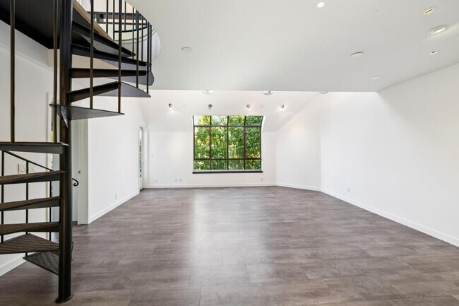 Building Photo - 237 High St