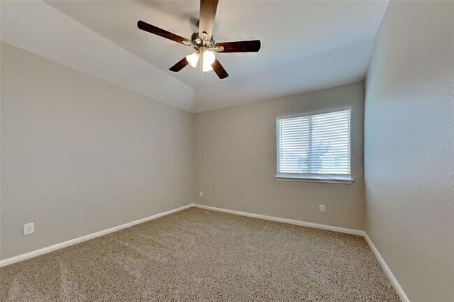 Building Photo - 21015 Kirkland Woods Dr
