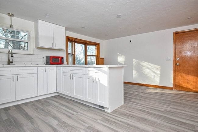 Building Photo - 43 Miller Ave