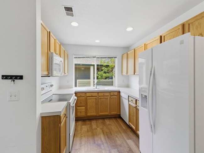 Building Photo - 5225 White Willow Dr