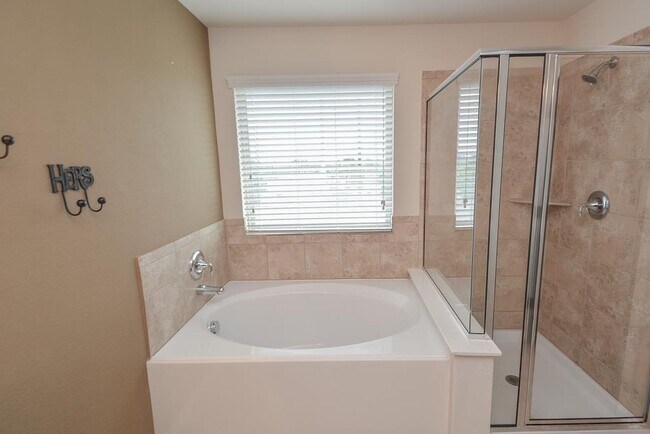 Building Photo - 6490 Calgary Woods Ln