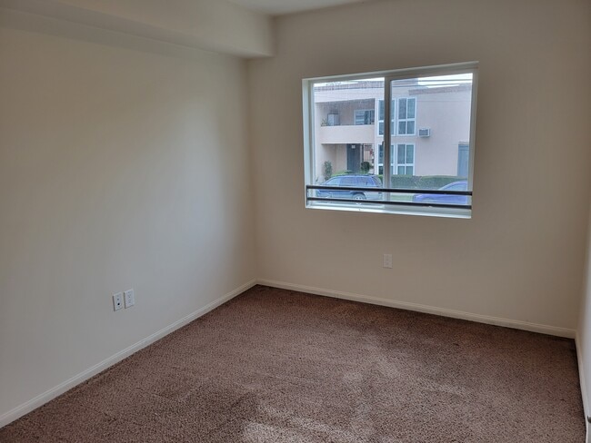 Building Photo - 9126 Langdon Ave