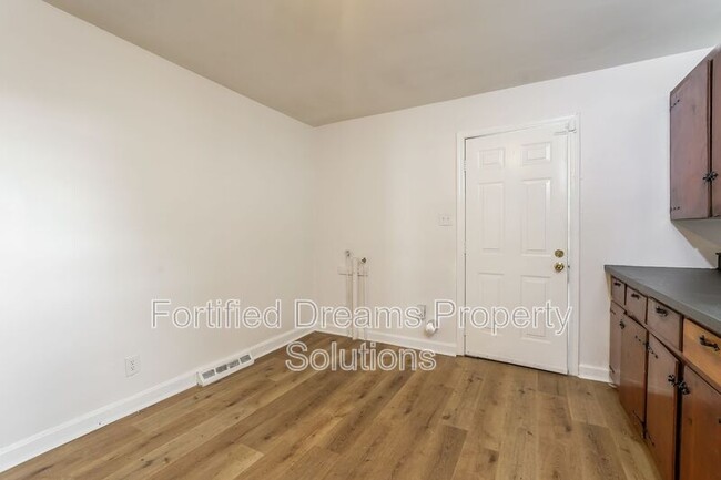 Building Photo - 817 Elon St