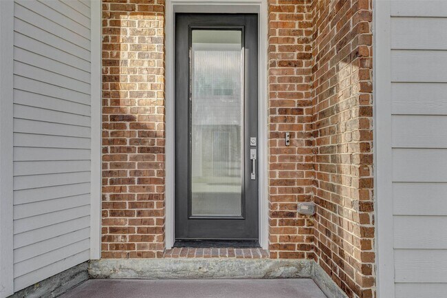 Building Photo - 5859 Dolores St