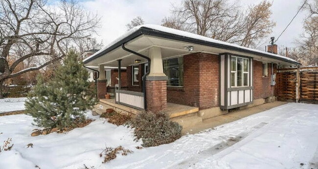 Primary Photo - "Charming 2-Bedroom Retreat with Hardwood ...
