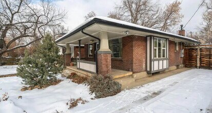 Building Photo - "Charming 2-Bedroom Retreat with Hardwood ...