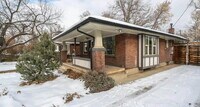 Building Photo - "Charming 2-Bedroom Retreat with Hardwood ...