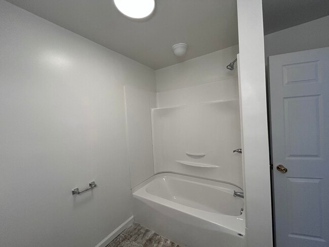 Building Photo - 10 Driftwood Cir