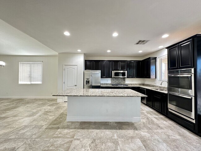 Building Photo - Lantern Gardens