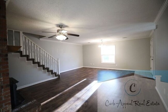 Building Photo - Beautifully renovated 4 bed / 1 bath duple...
