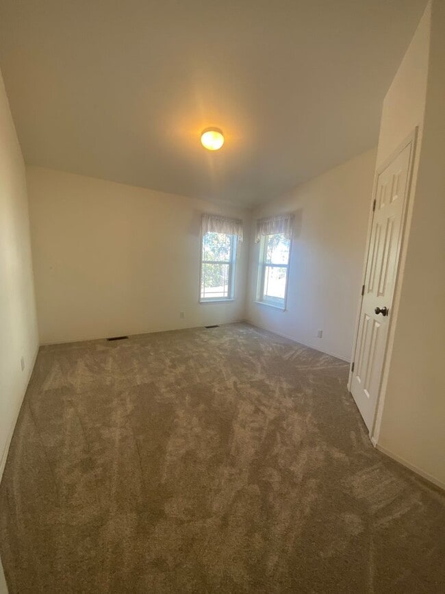 Building Photo - 3 Bedrooms | 2 Bath Home in The Dalles, OR