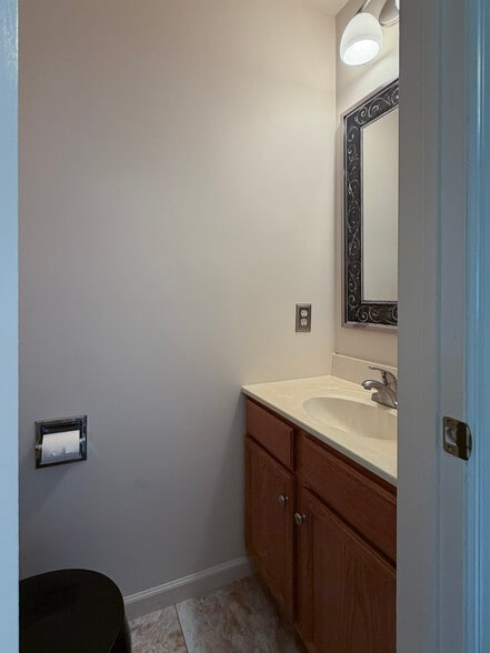 Building Photo - 185 Riders Way