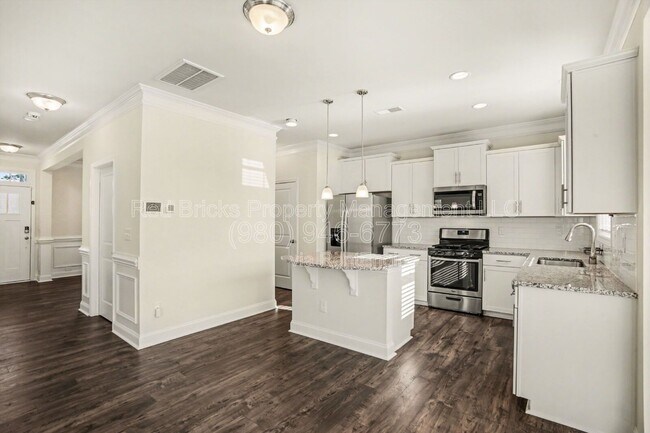 Building Photo - 1569 Cambria Ct