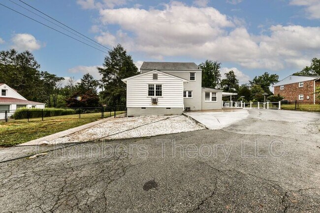 Building Photo - 3529 Woodburn Rd