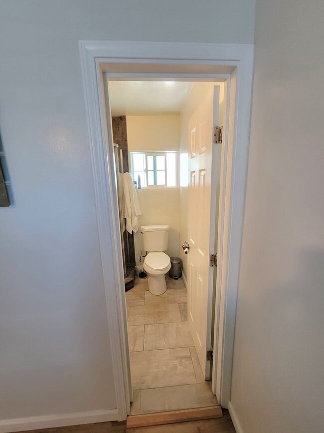 Building Photo - Great Single Family Home in West Long Beach