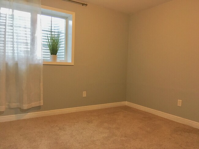 Building Photo - 5306 Meadowlark Ln