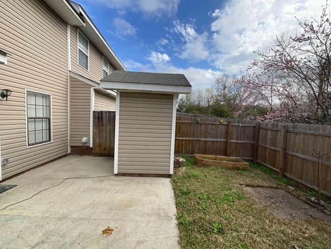 Building Photo - 3924 Miramar Ct