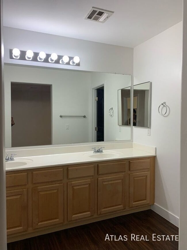 Building Photo - 4125 E Baylor Ln