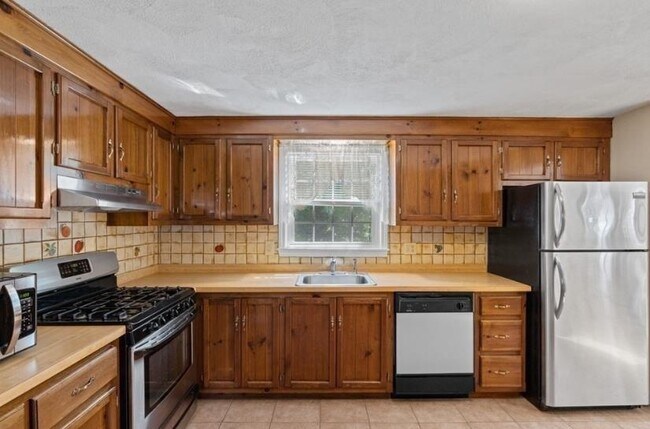 Building Photo - 58 Brandon St