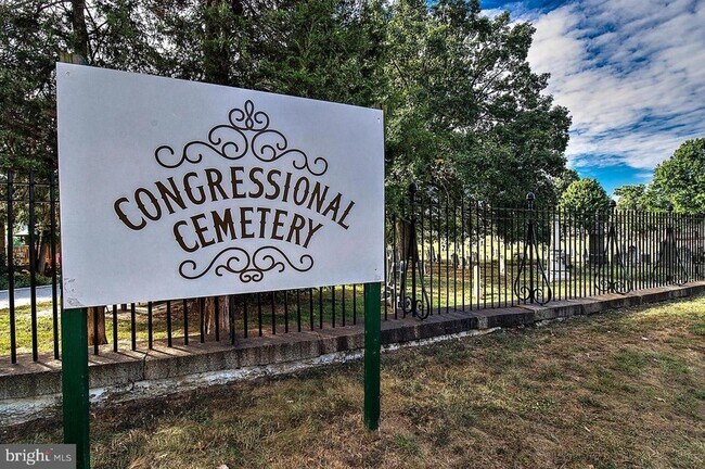 Building Photo - 1211 G St SE