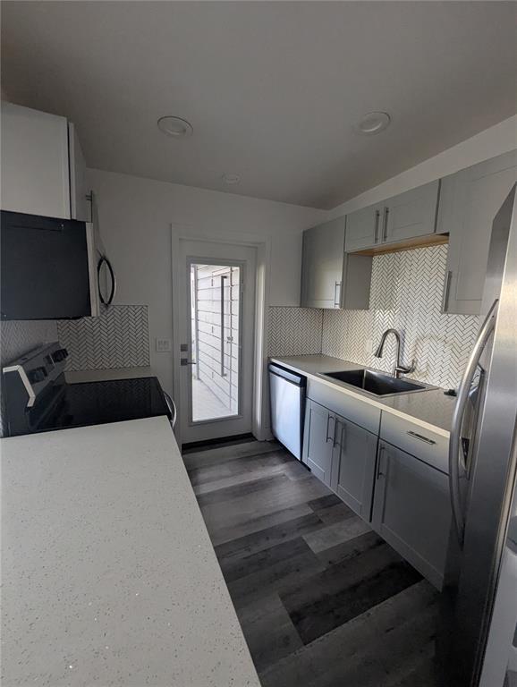 Building Photo - 928 S Bumby Ave