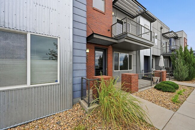 Building Photo - $2,695.45 3-bed, 2.5-bath townhome with a washer and dryer.