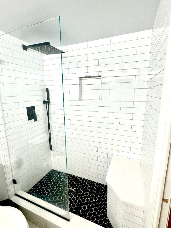 Building Photo - 651 W Sheridan Rd