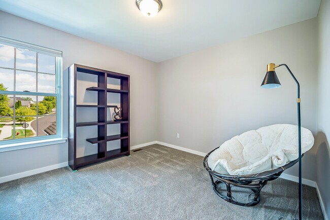 Building Photo - 348 Sedgewood Ln