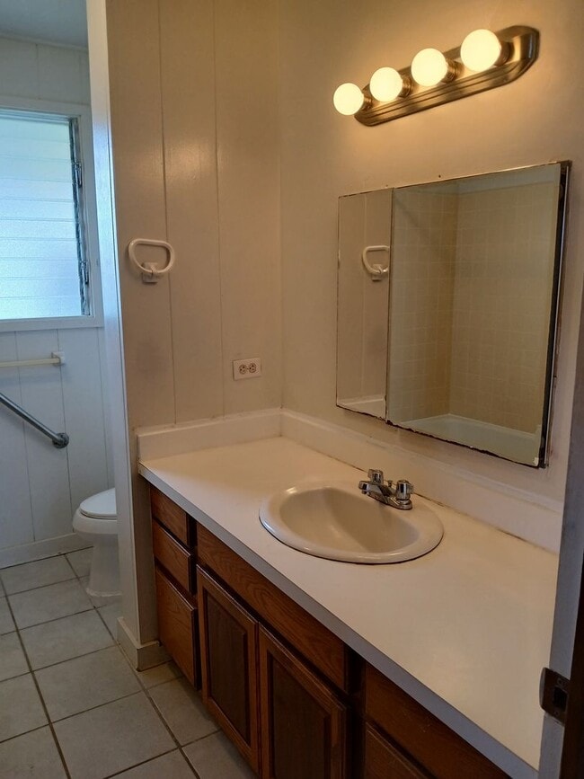 Building Photo - Charming 3BR/1.5BA Home in Pepe'ekeo