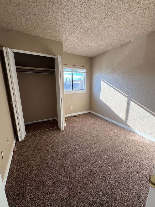 Building Photo - 3 bedroom - Allison