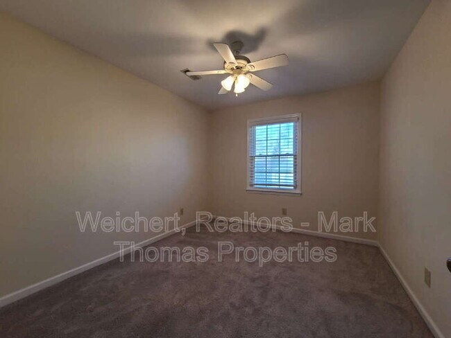 Building Photo - 110 Topsail Ct