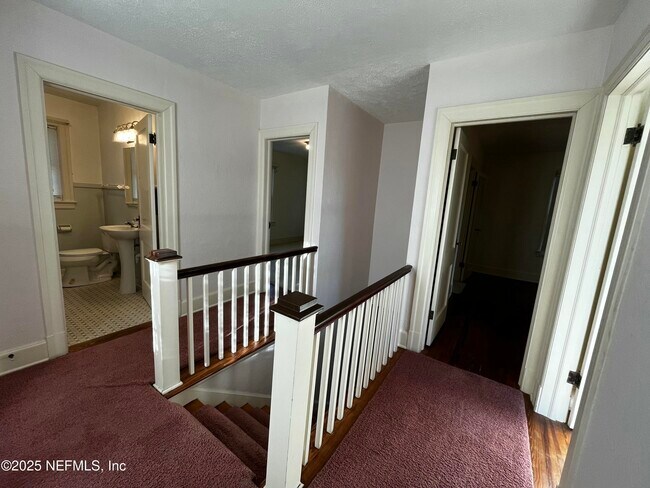 Building Photo - 1924 Arcadia Pl