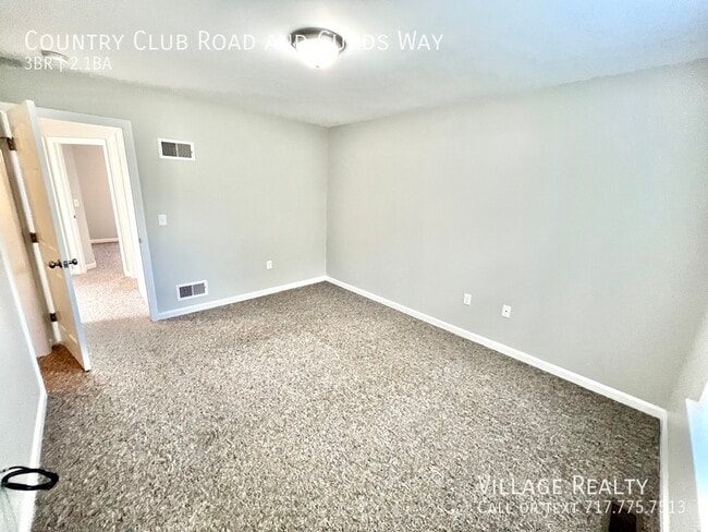 Building Photo - 703 Country Club Rd