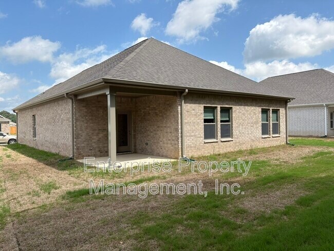Building Photo - 365 Windemere Lp