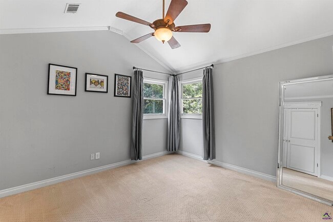 Building Photo - 217 Mossland Dr