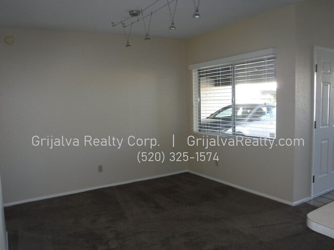 Building Photo - Cute 2 Bedroom, 2 Bath Townhome  (Speedway...