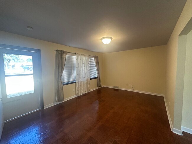 Building Photo - 2524 Eagle Dr