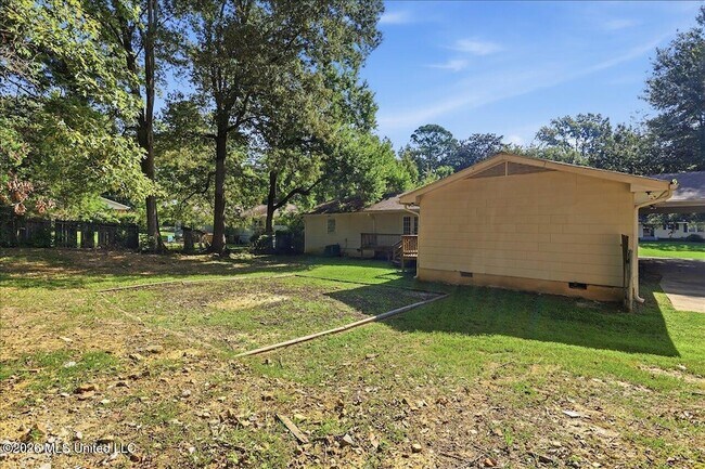 Building Photo - 117 McCree Dr