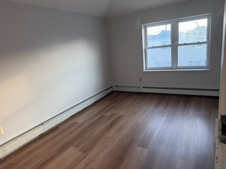 Building Photo - 463 Beach 68th St