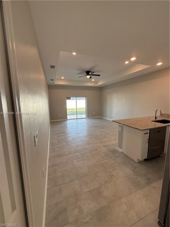 Building Photo - 832 Holmes Ave