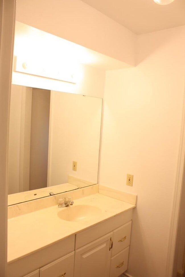 Building Photo - 1316 Carol Ann Dr