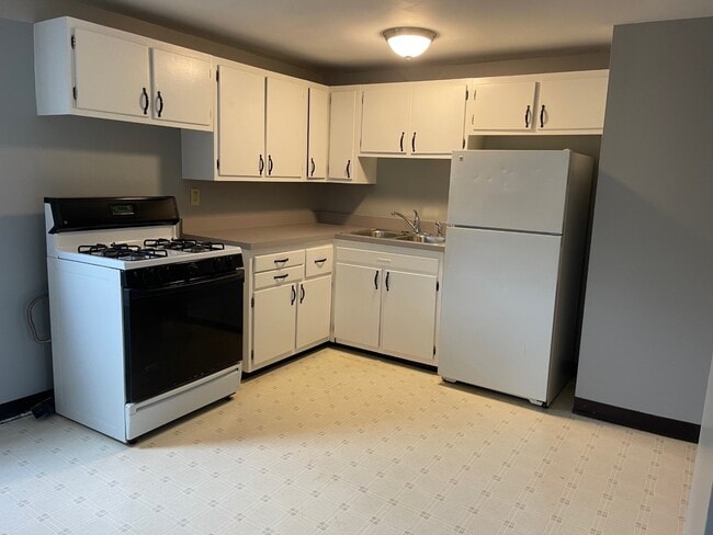 Building Photo - 4944 Fairway Ct