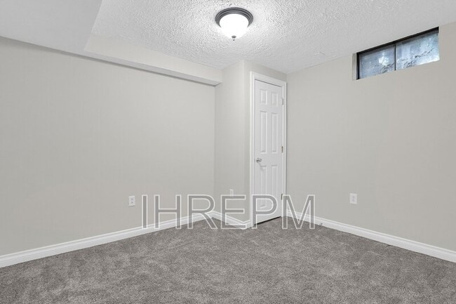 Building Photo - 7085 Muirfield Dr
