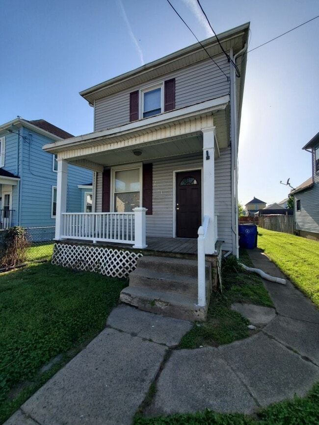 Building Photo - Three-bedroom 2 Full Bath Single-Family Ho...