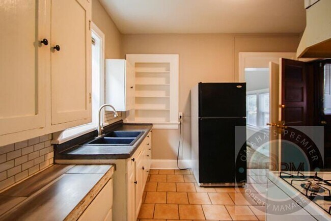 Building Photo - 530 Park Ave