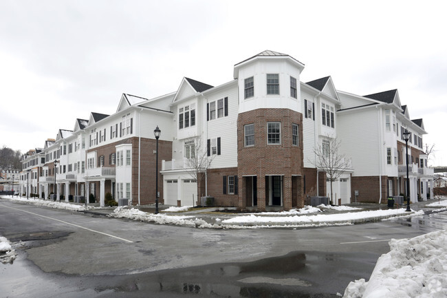 Building Photo - Roslyn Landing