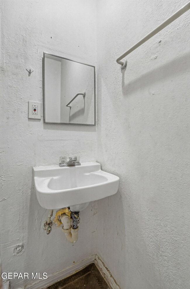 Building Photo - 408 Lesa Ln