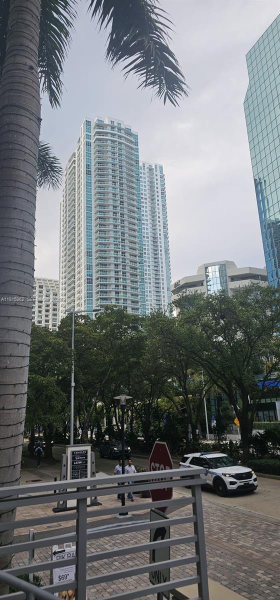 Building Photo - 1060 Brickell Ave