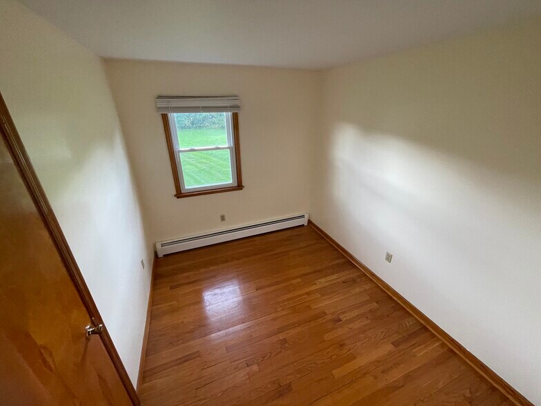 Building Photo - 60 Bloomingrove Dr