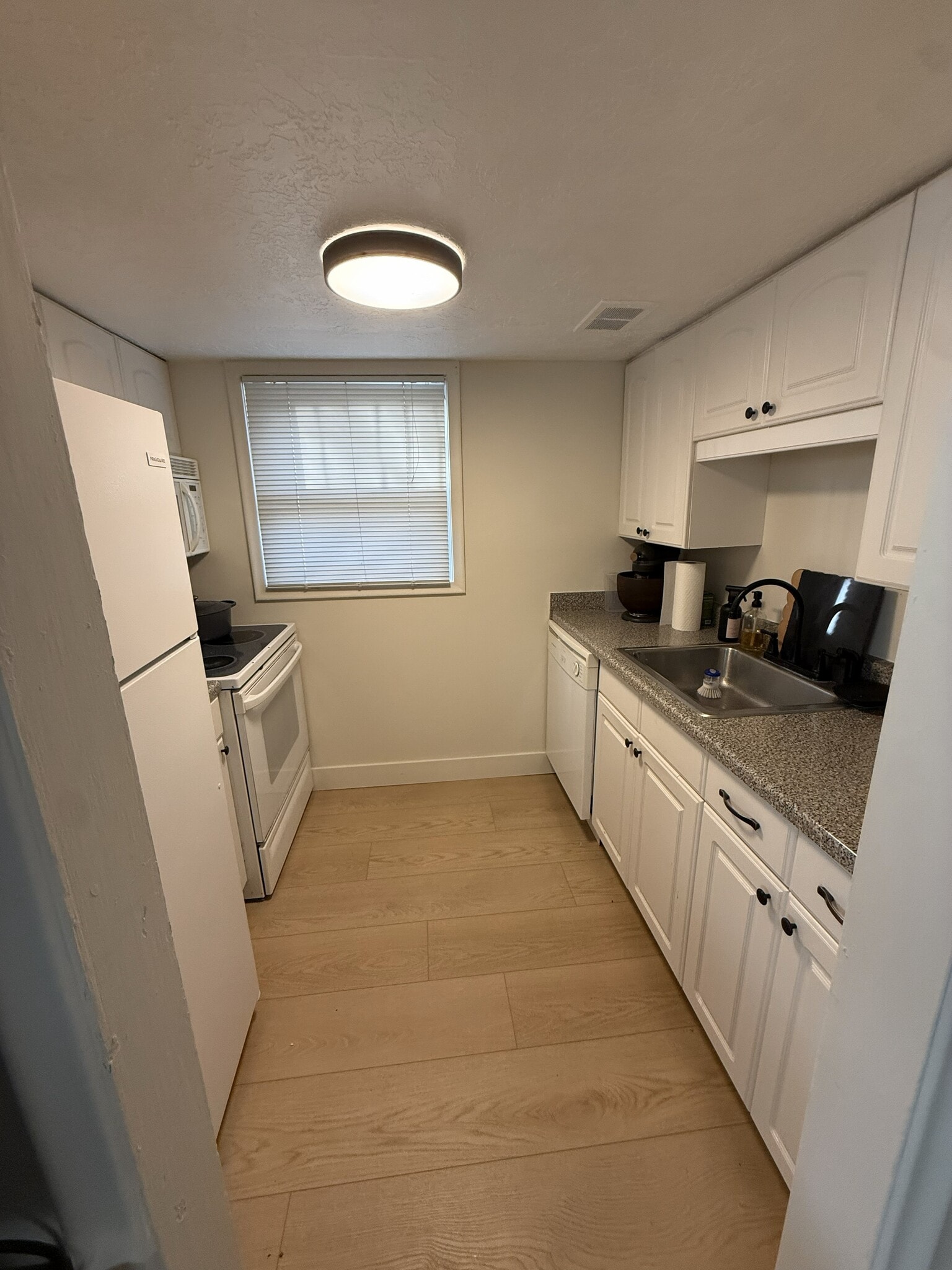 Building Photo - 1819 E Parleys Canyon Blvd